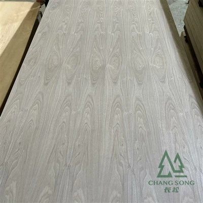 Melns valrieksts saskārās ar saplākšņu 18 mm